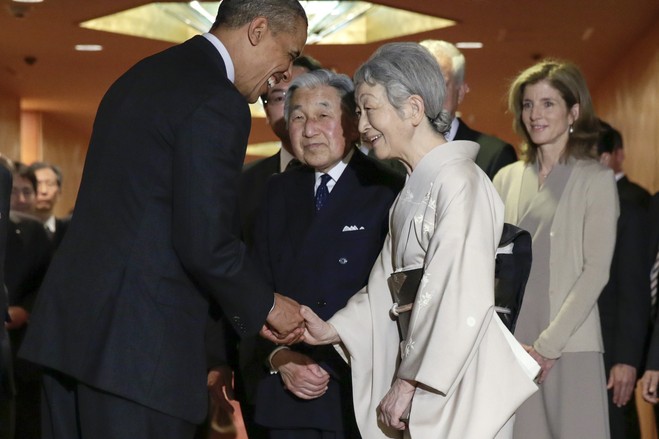 4月25日，美国总统奥巴马在离开之前与明仁天皇夫妇道别。