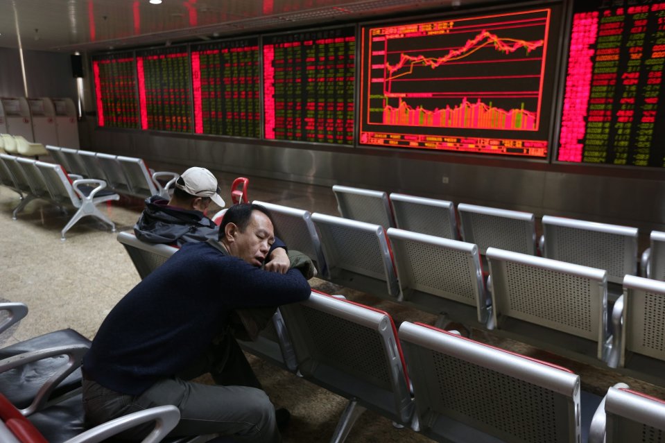 2017年2月，北京的一家券商营业部内，投资者在午睡。