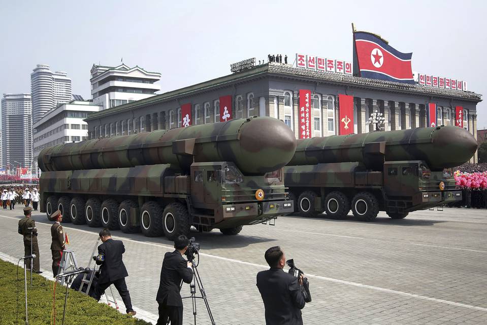 今年早些时候，朝鲜在平壤举行的一次阅兵仪式上展示的导弹。