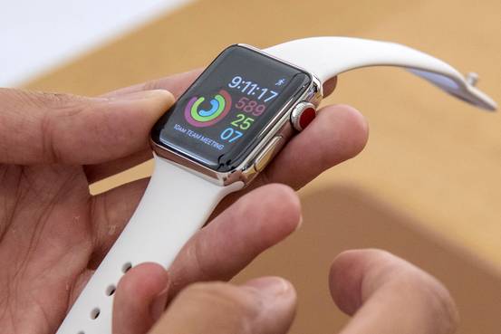 苹果公司希望通过加强其智能手表的医疗功能来提振销售。