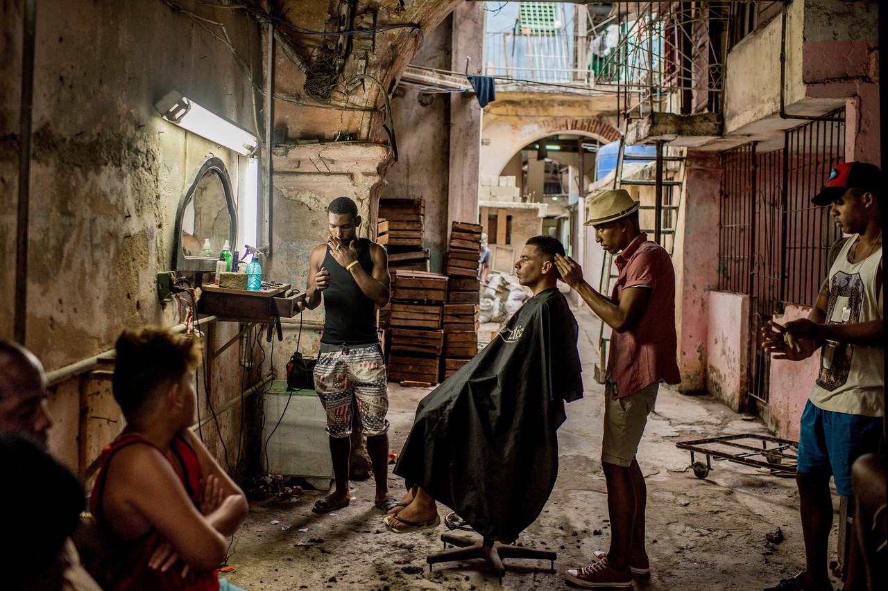 哈瓦那旧城的一个理发铺子。