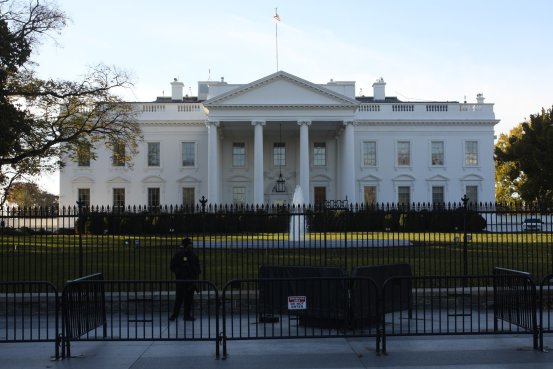 高层官员称，众多白宫幕僚和内阁成员可能离职。
